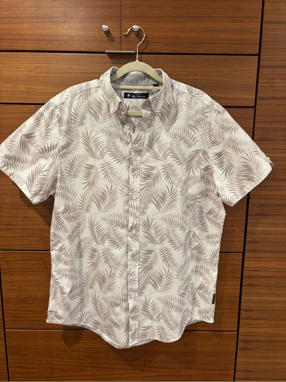 Ben Sherman Tropical Print 100% Cotton Button Down, size Large.